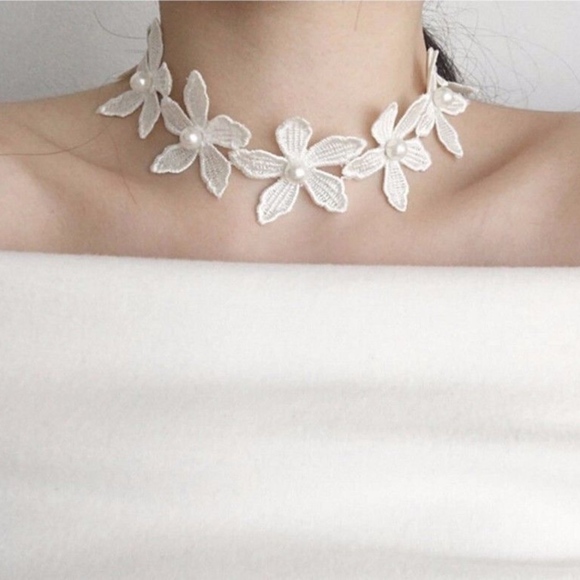 Magnolia Flower Pearl Choker Collar Necklace - Picture 3 of 6